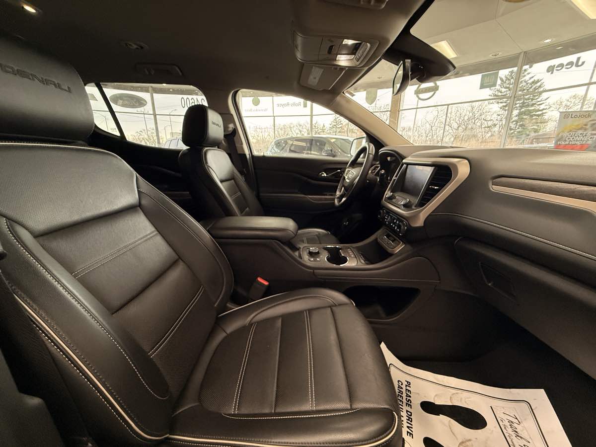 2023 GMC Acadia Denali - Photo 37