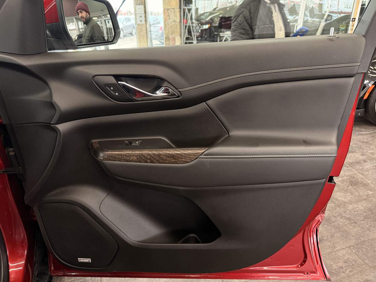 2023 GMC Acadia Denali - Photo 39