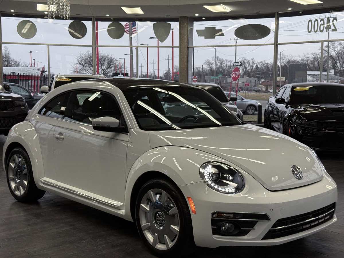 2018 Volkswagen Beetle 2.0T SE Auto's photo
