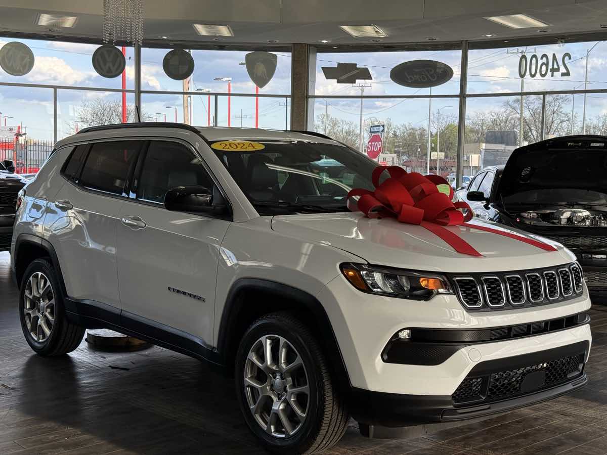 2024 Jeep Compass Latitude Lux 4X4's photo