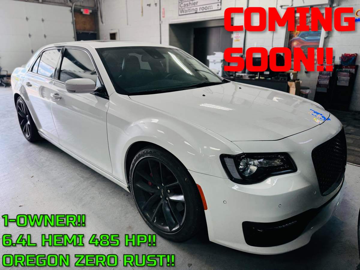 2023 Chrysler 300 C's photo