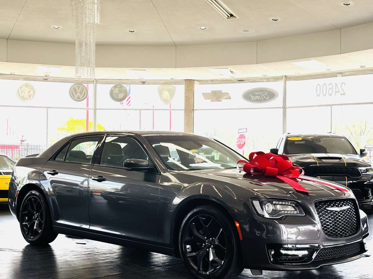 2023 Chrysler 300 S's photo