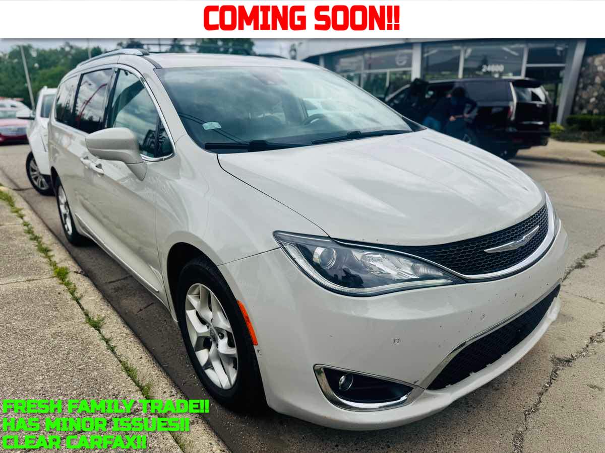 2017 Chrysler Pacifica Touring-L Plus's photo