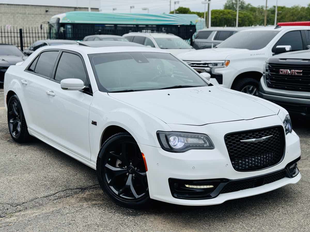2022 Chrysler 300 S's photo