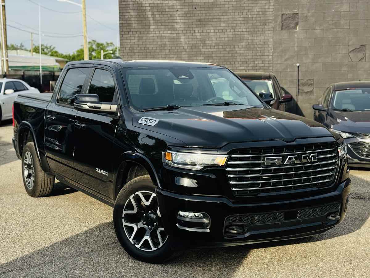 2025 RAM 1500 Laramie 4x4 Crew Cab 5'7's photo
