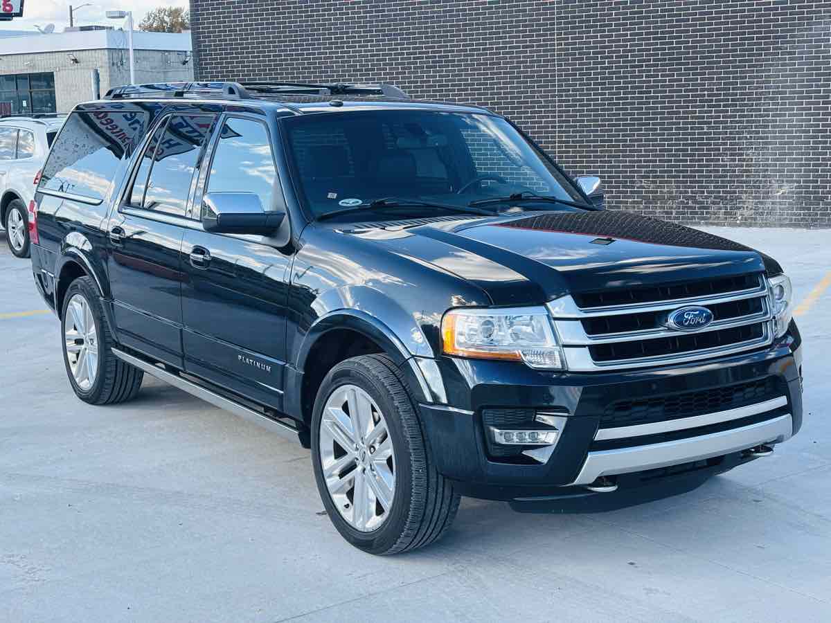 Photo 2 of this Ford Expedition EL
