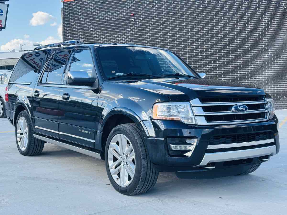 Photo 6 of this Ford Expedition EL