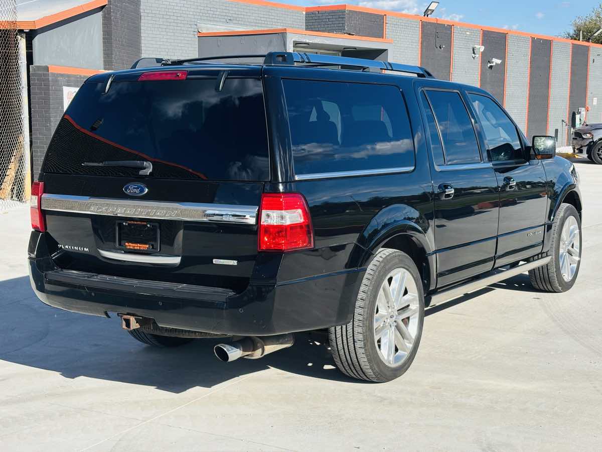 Photo 9 of this Ford Expedition EL
