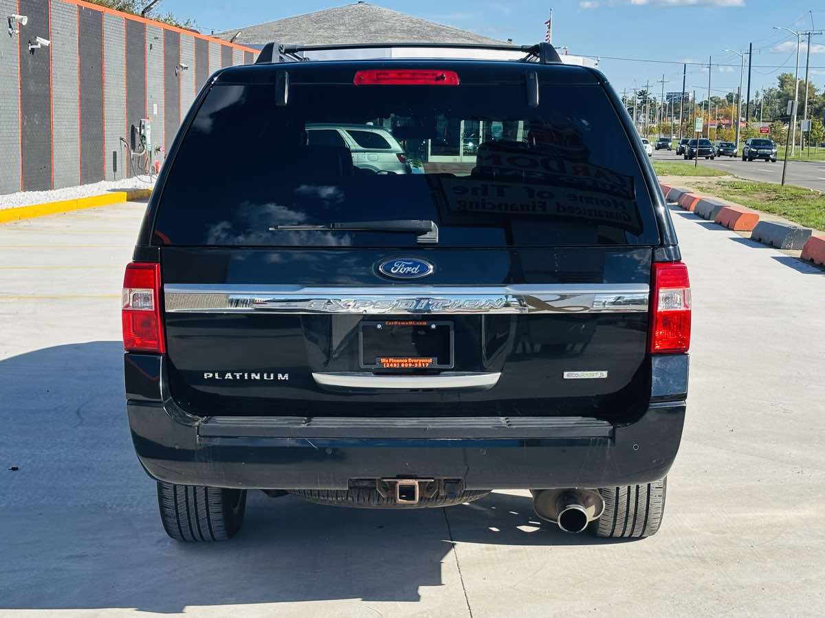 Photo 10 of this Ford Expedition EL