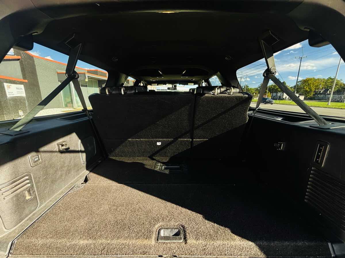 Photo 12 of this Ford Expedition EL