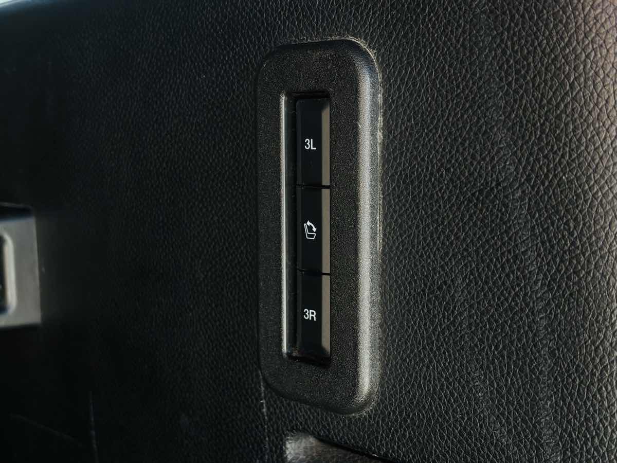 Photo 13 of this Ford Expedition EL