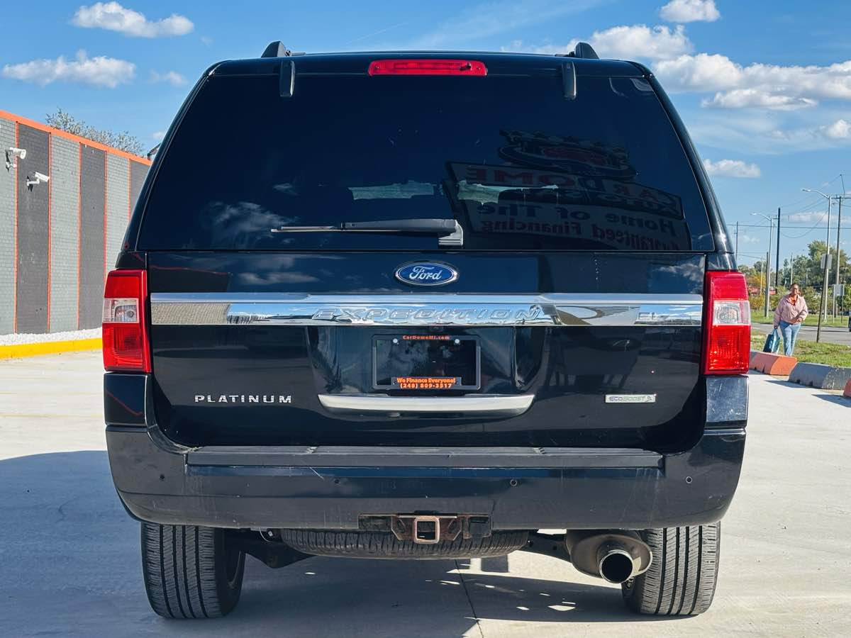 Photo 14 of this Ford Expedition EL