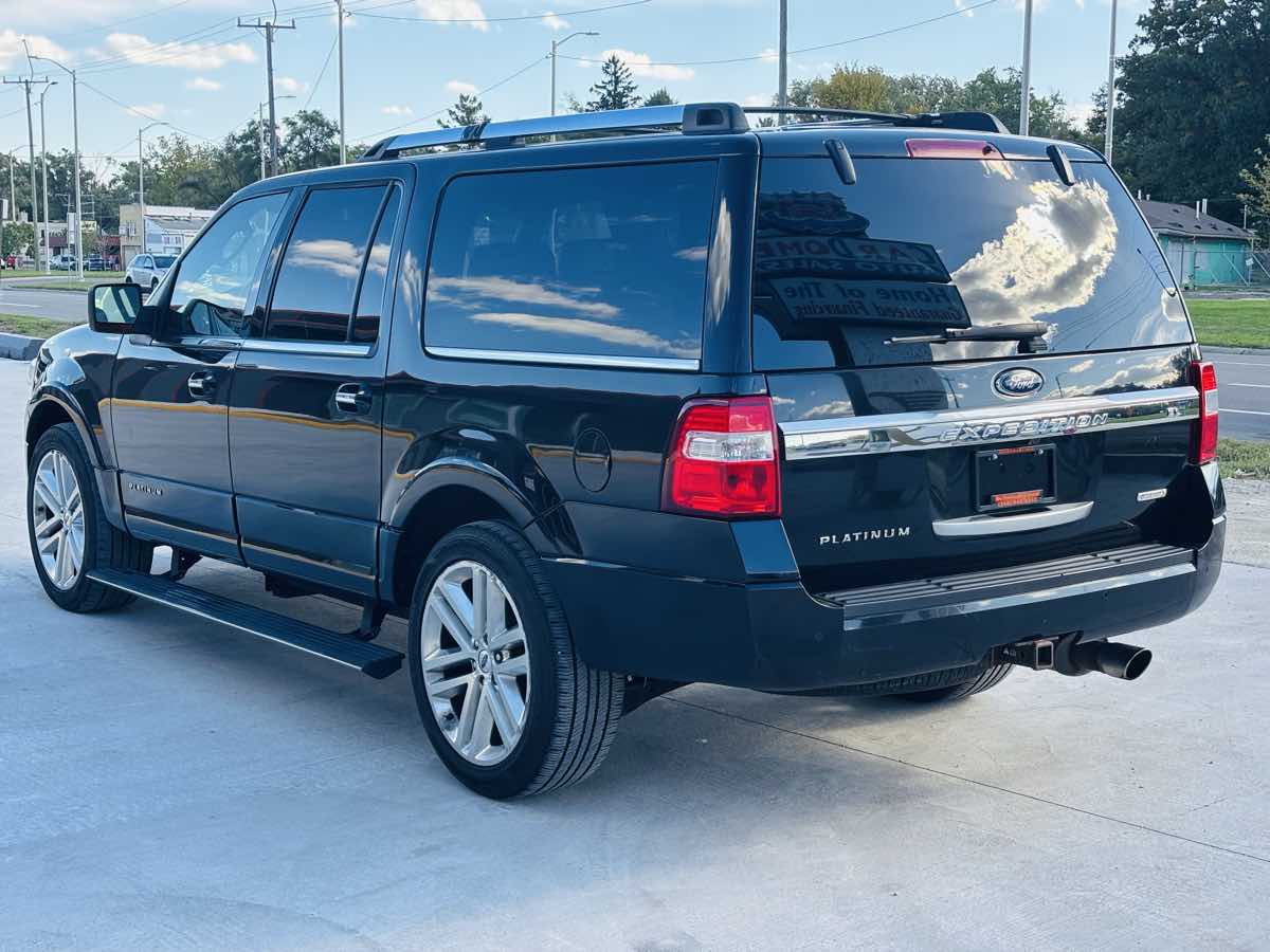 Photo 16 of this Ford Expedition EL