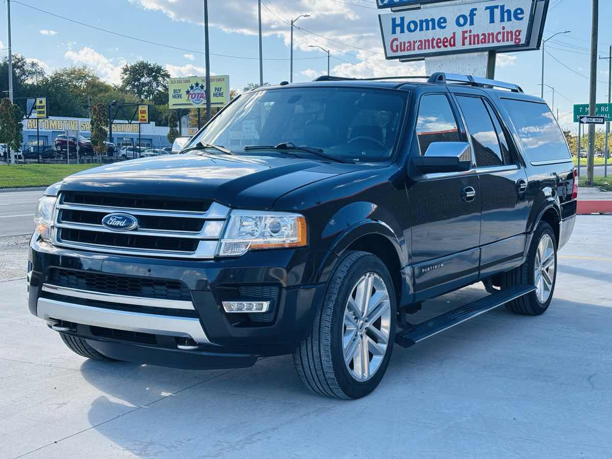 Photo 19 of this Ford Expedition EL