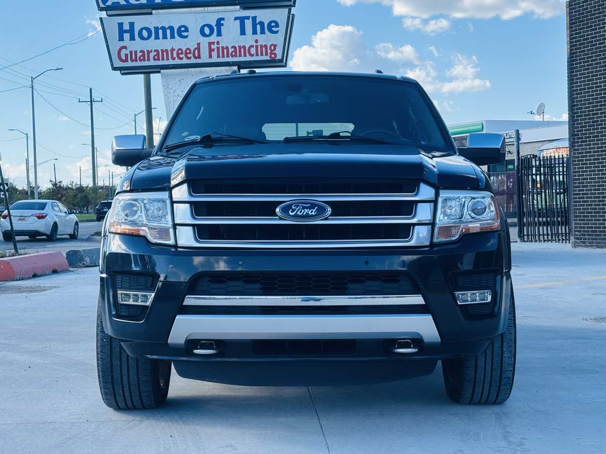 Photo 21 of this Ford Expedition EL