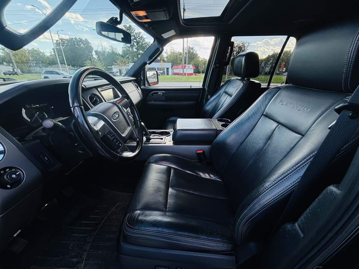 Photo 32 of this Ford Expedition EL