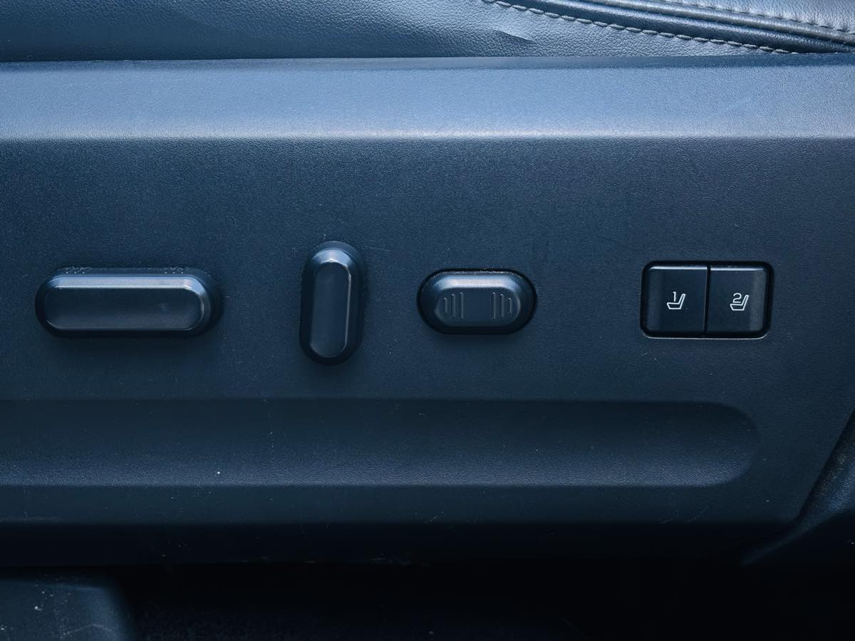 Photo 33 of this Ford Expedition EL