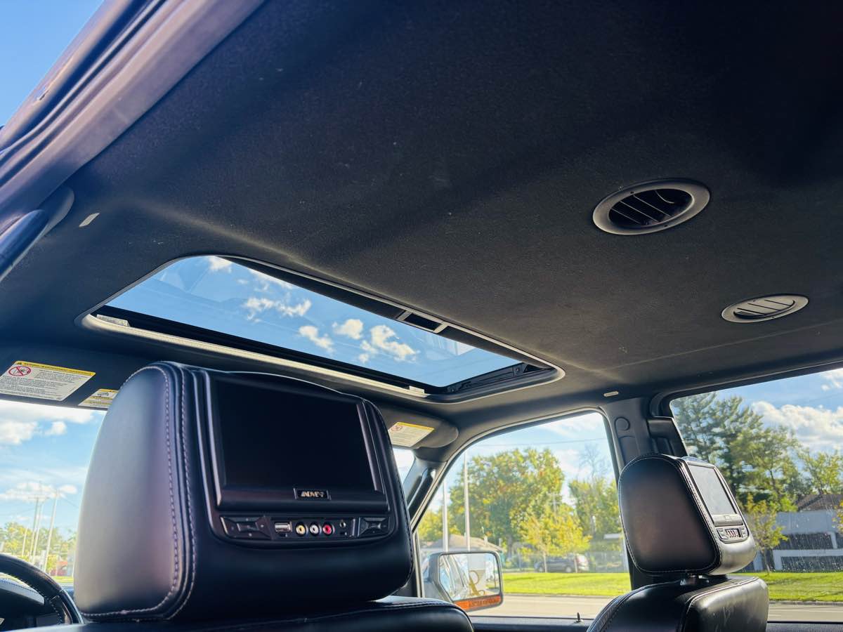 Photo 38 of this Ford Expedition EL