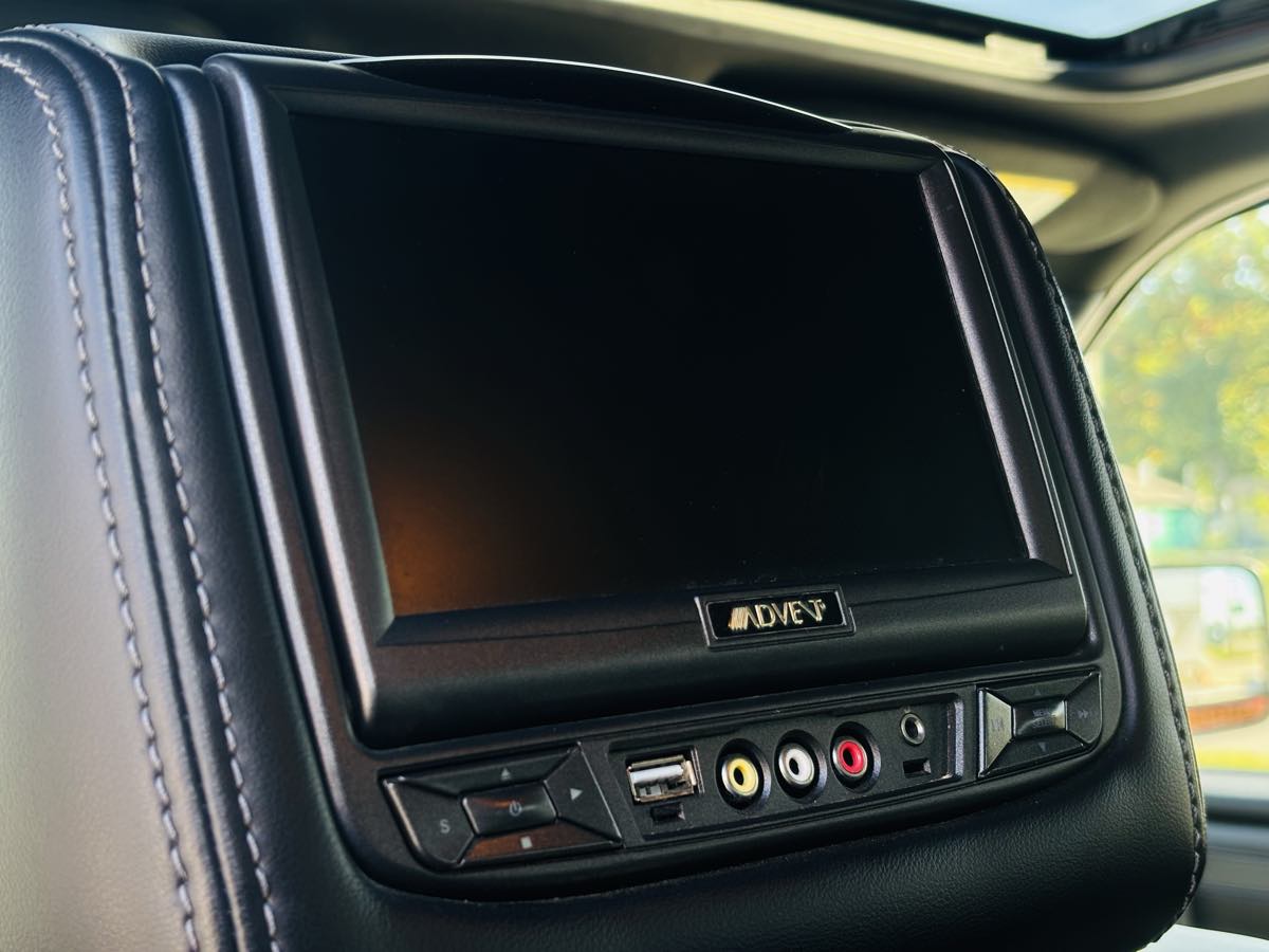 Photo 39 of this Ford Expedition EL