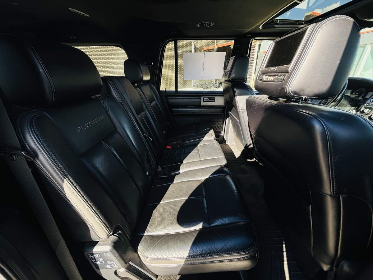 Photo 42 of this Ford Expedition EL