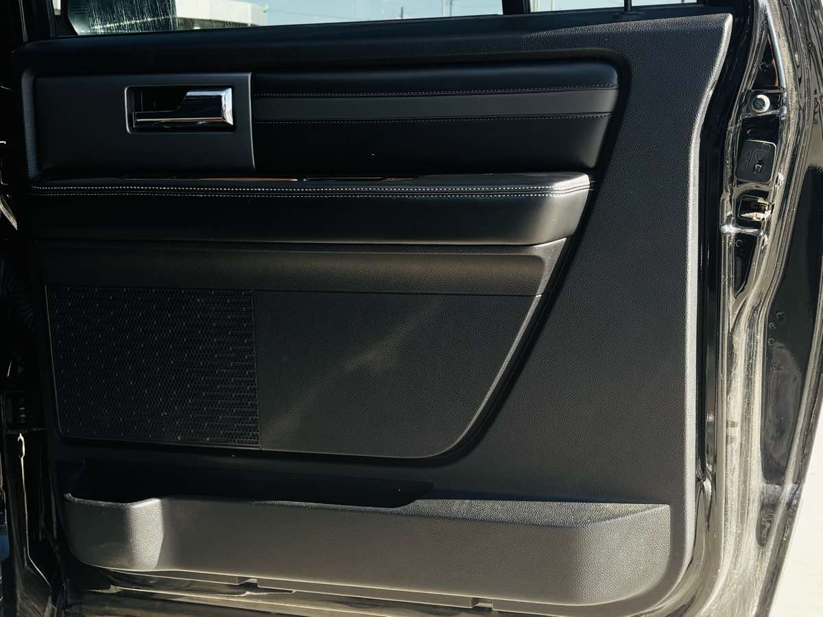 Photo 45 of this Ford Expedition EL
