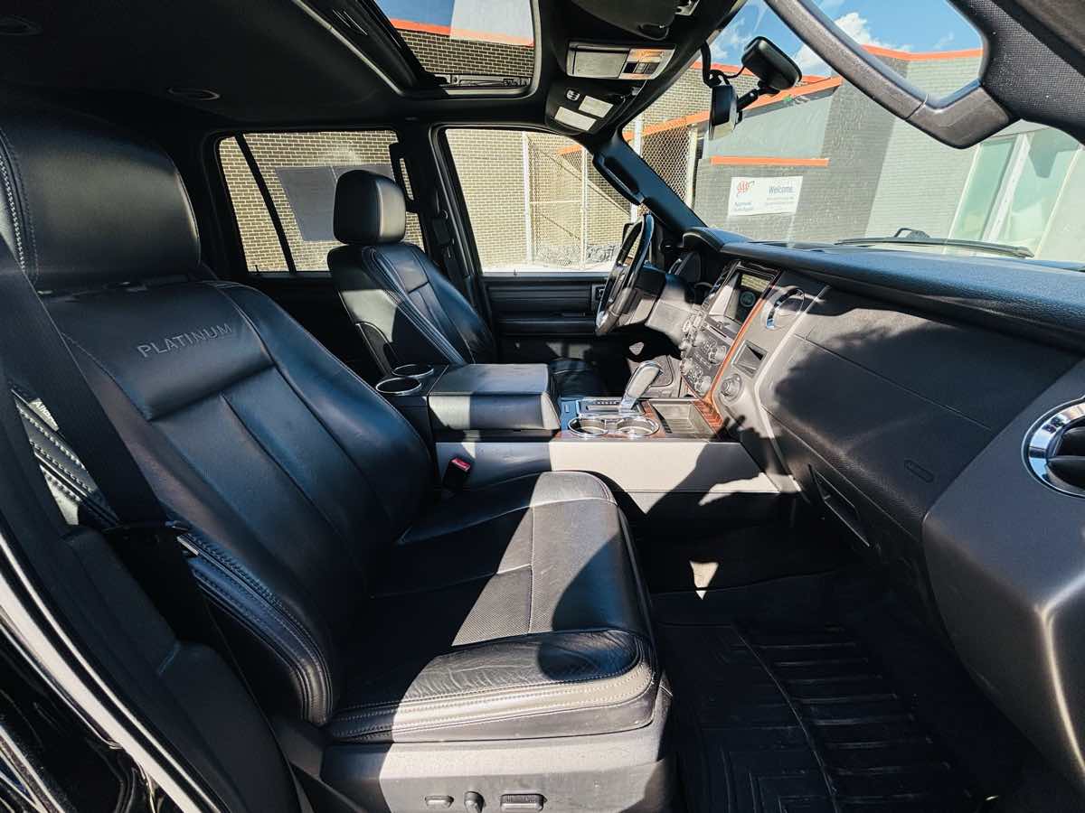 Photo 46 of this Ford Expedition EL