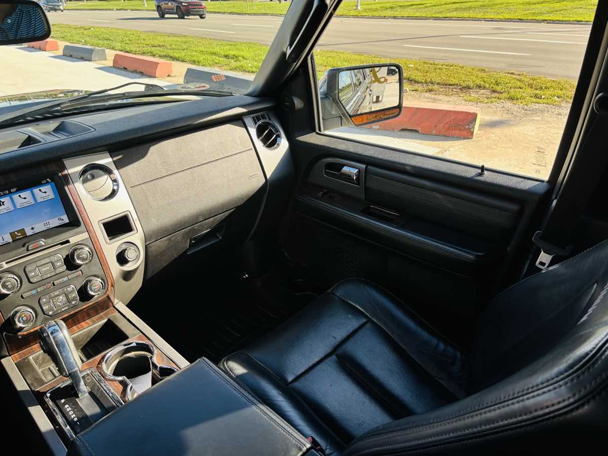 Photo 50 of this Ford Expedition EL