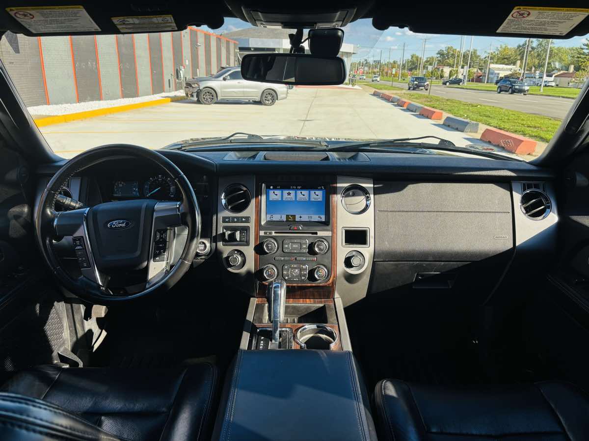 Photo 51 of this Ford Expedition EL