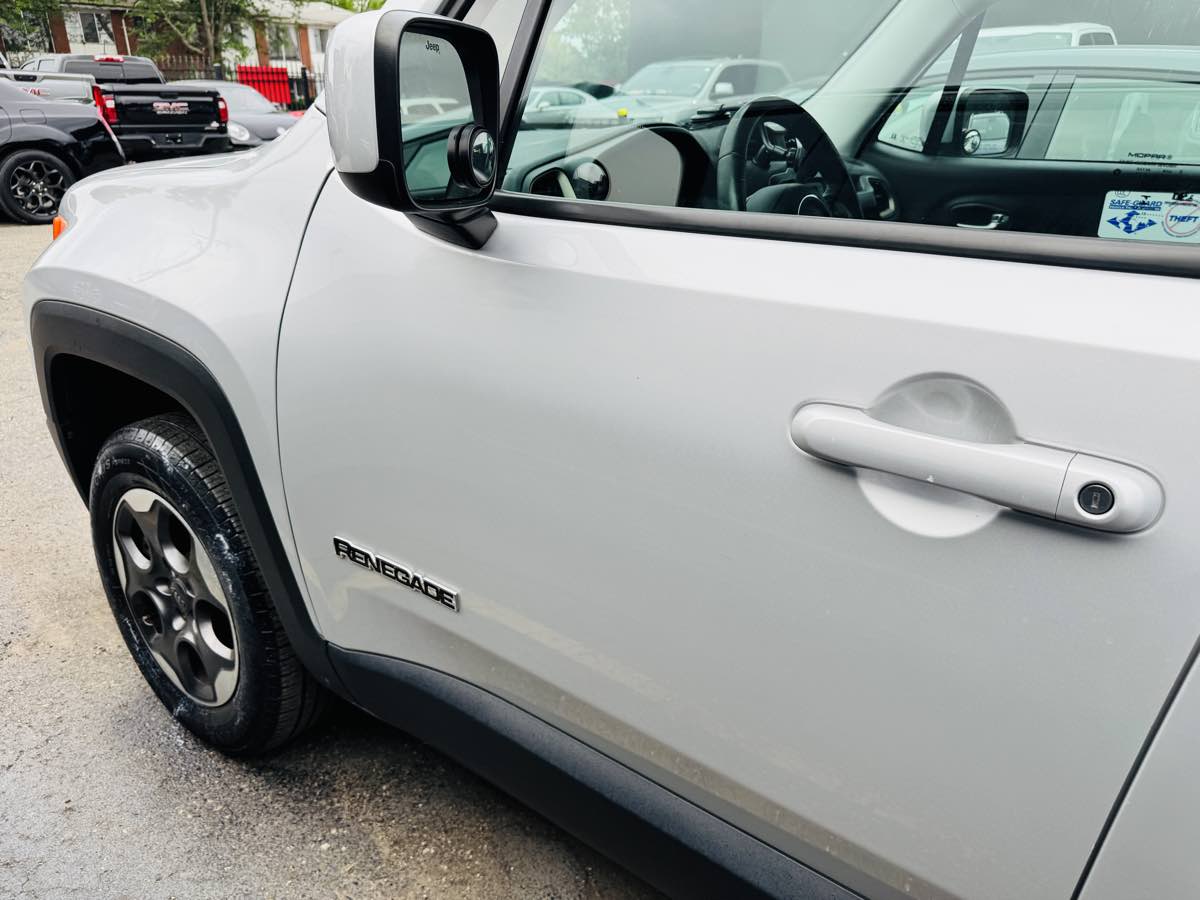 Photo 9 of this Jeep Renegade