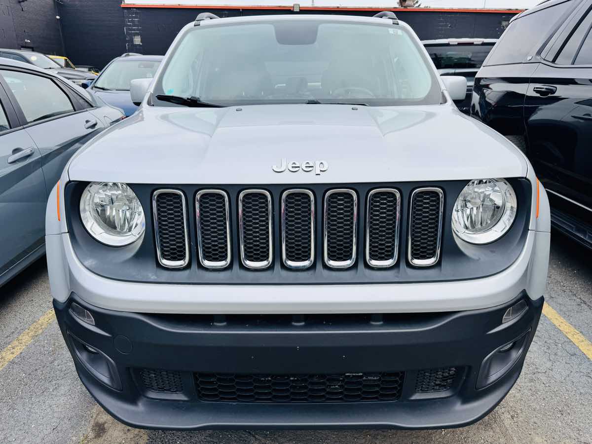 Photo 11 of this Jeep Renegade