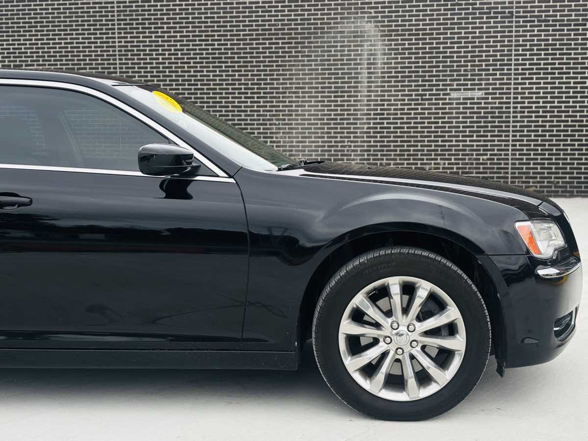 Photo 7 of this Chrysler 300