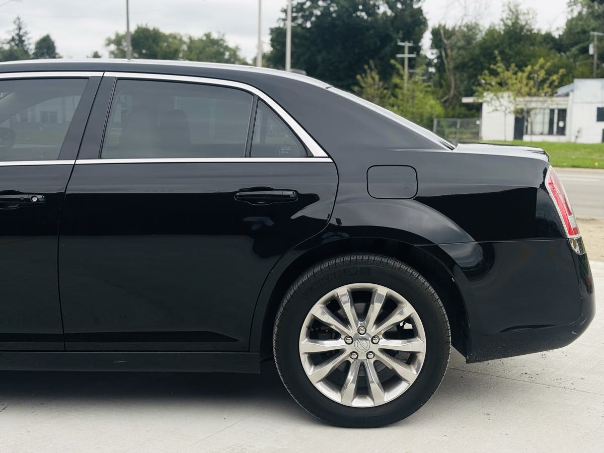 Photo 15 of this Chrysler 300