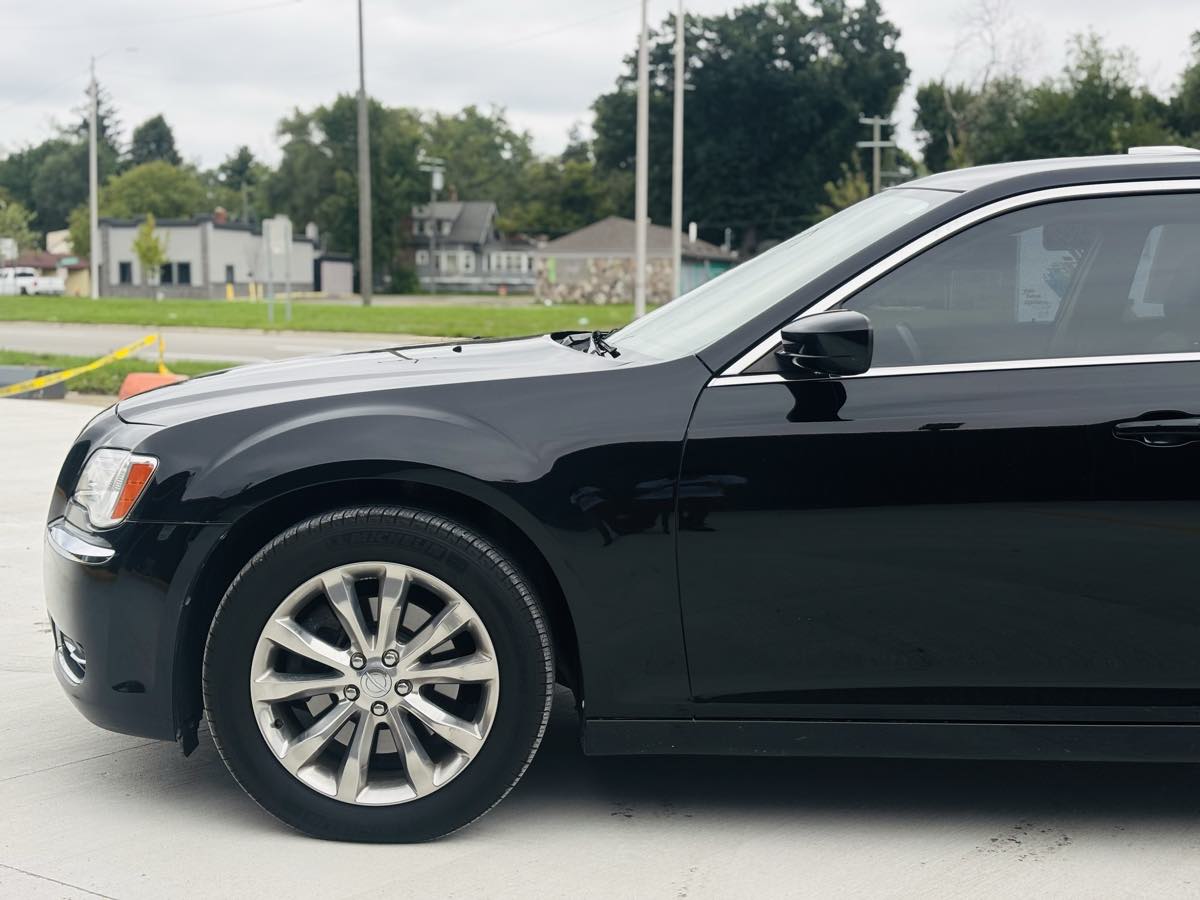 Photo 16 of this Chrysler 300