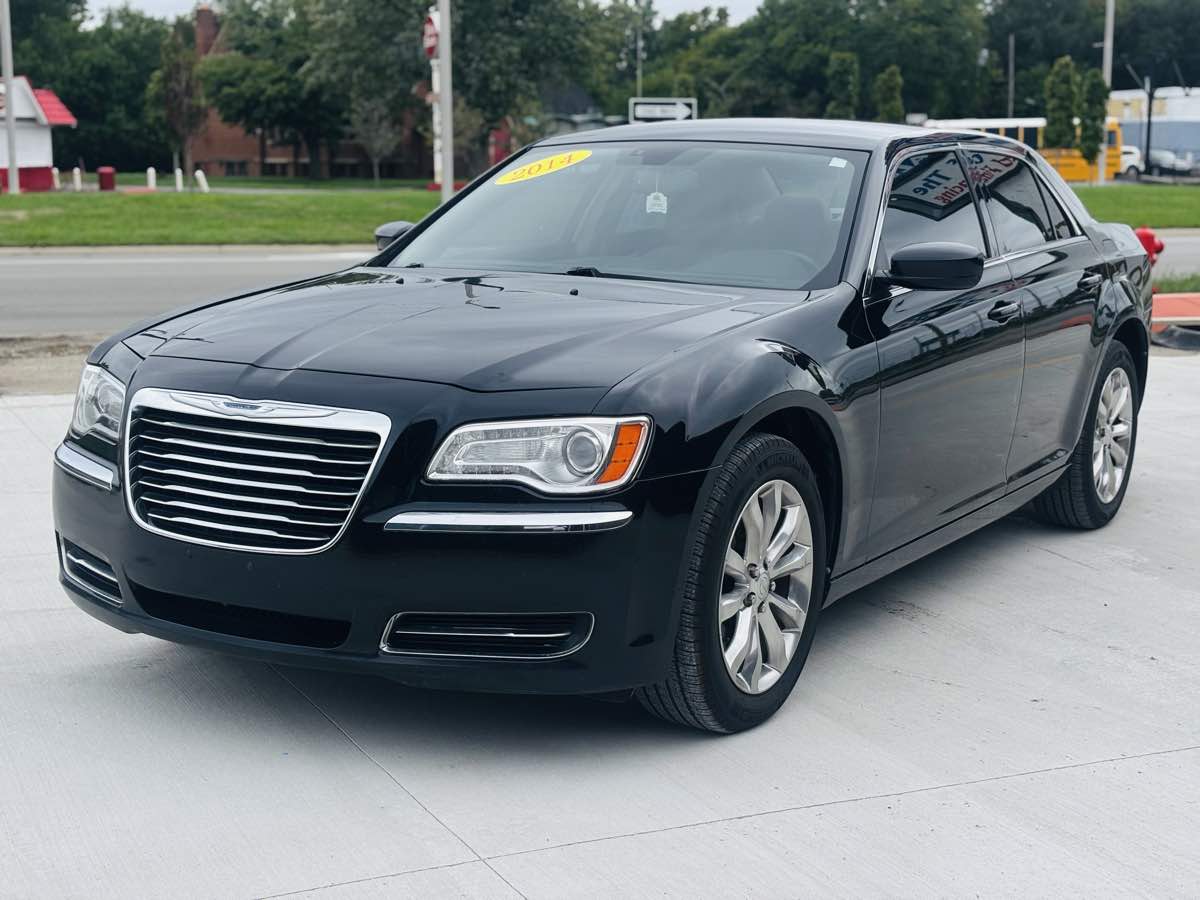 Photo 17 of this Chrysler 300