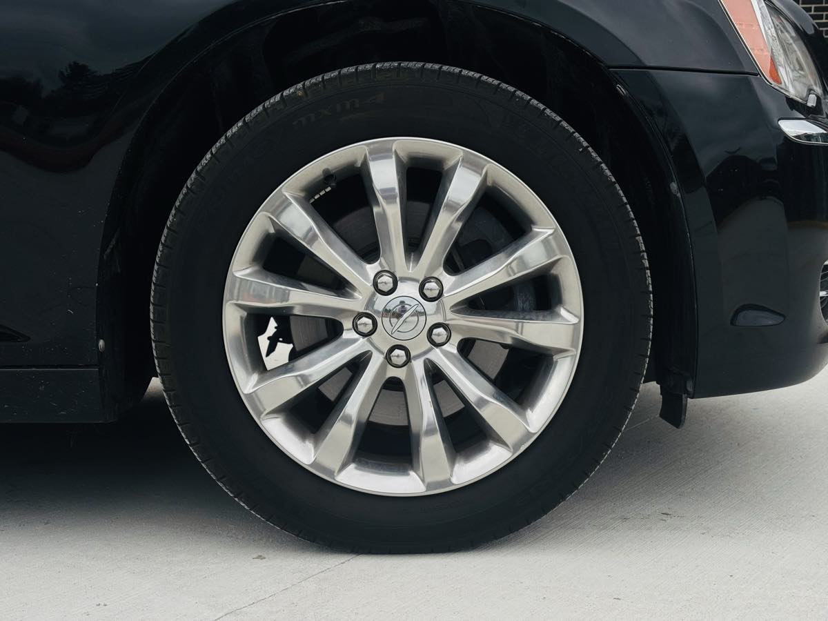 Photo 25 of this Chrysler 300