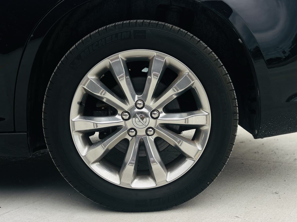 Photo 27 of this Chrysler 300