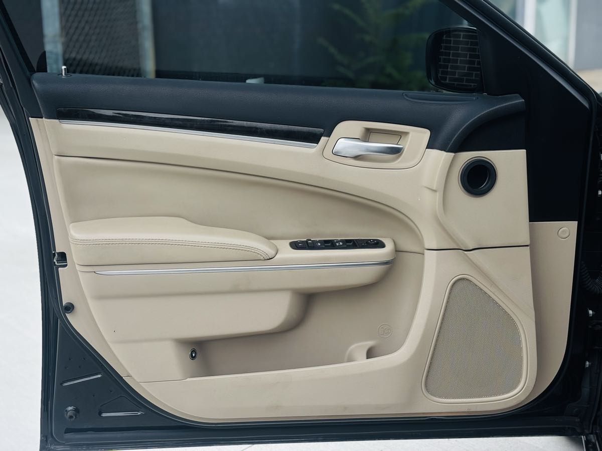 Photo 32 of this Chrysler 300
