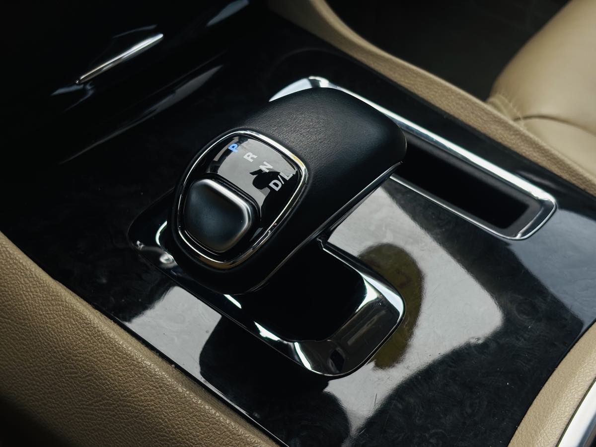 Photo 58 of this Chrysler 300