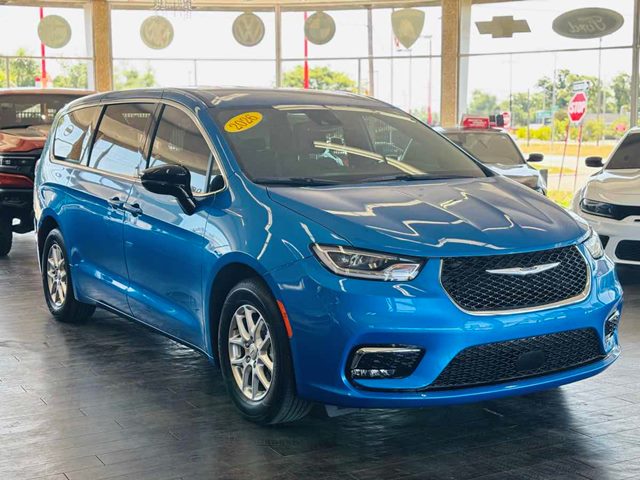 Hydro Blue Pearlcoat 2026 Chrysler Pacifica Minivan Front-Wheel Drive Automatic