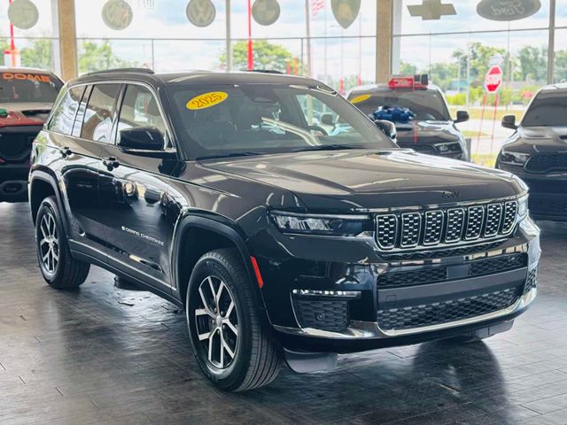 Diamond Black Crystal Pearlcoat 2025 Jeep Grand Cherokee SUV / Crossover Four-Wheel Drive Automatic
