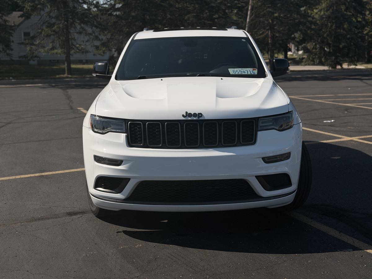 Photo 2 of this Jeep Grand Cherokee
