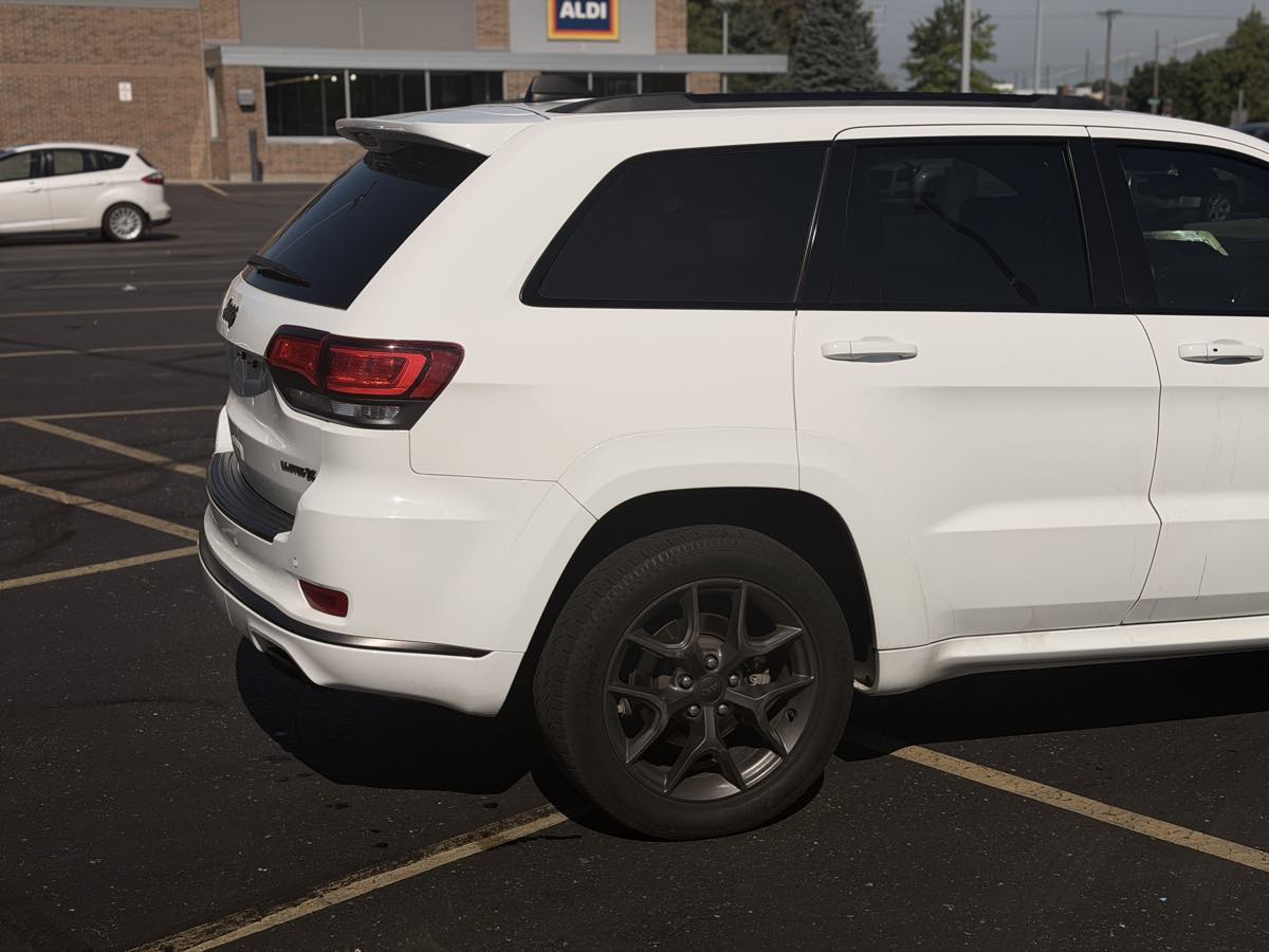 Photo 7 of this Jeep Grand Cherokee