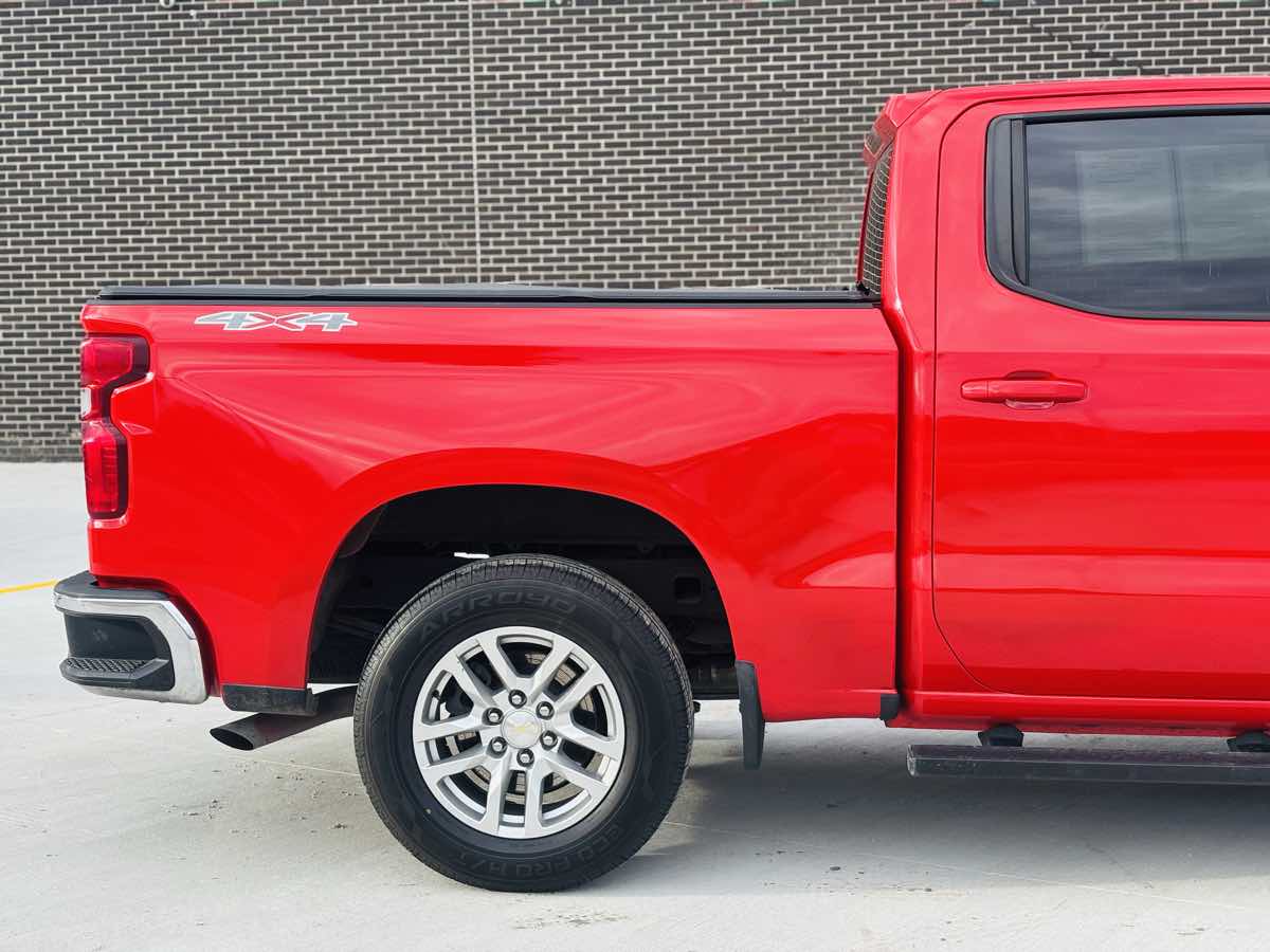 Photo 8 of this Chevrolet Silverado 1500