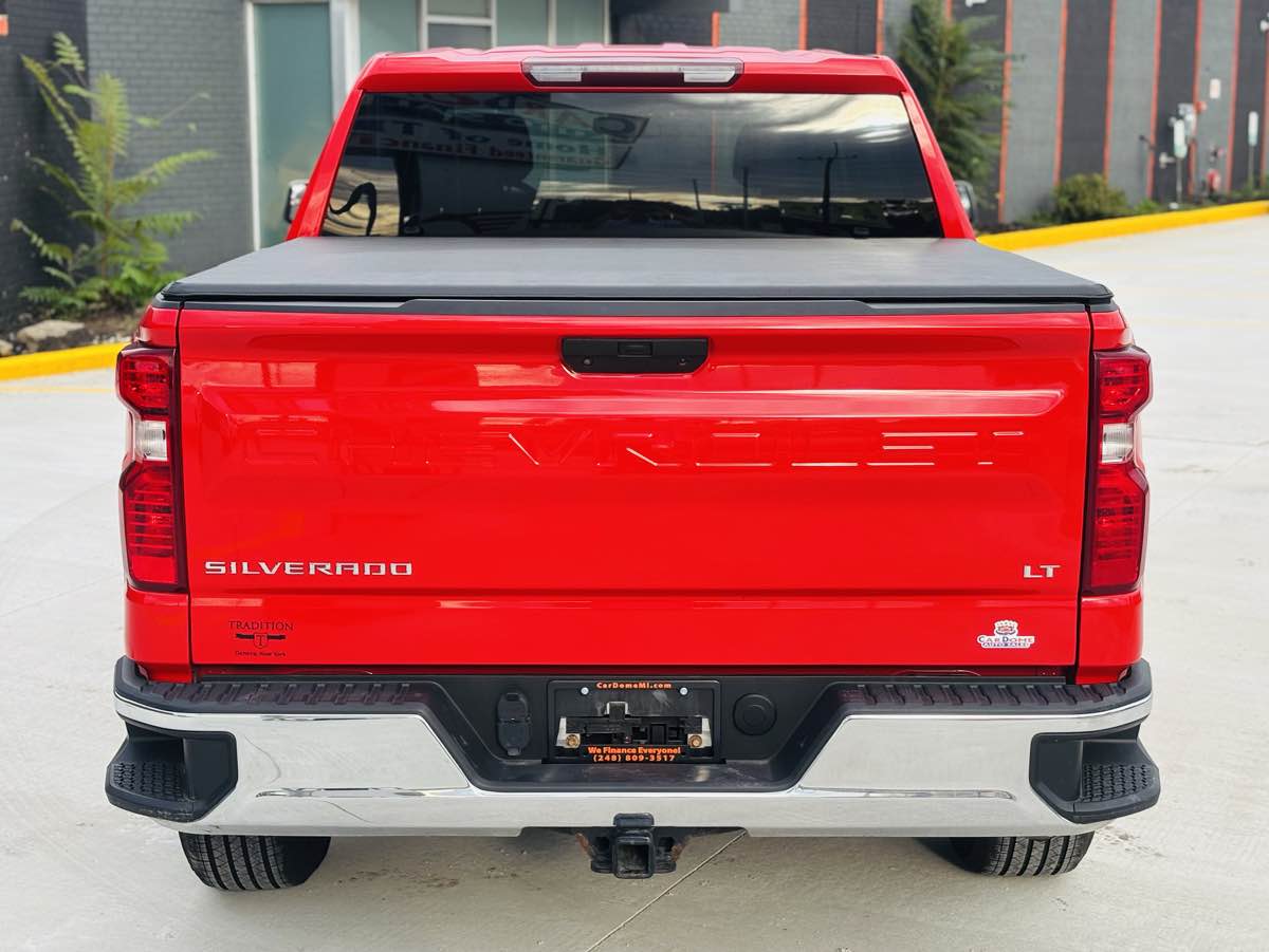Photo 10 of this Chevrolet Silverado 1500
