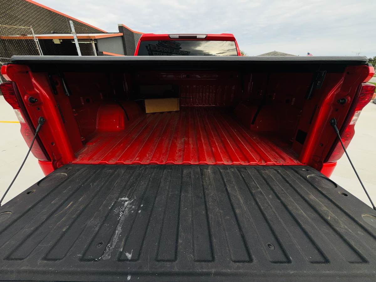 Photo 11 of this Chevrolet Silverado 1500