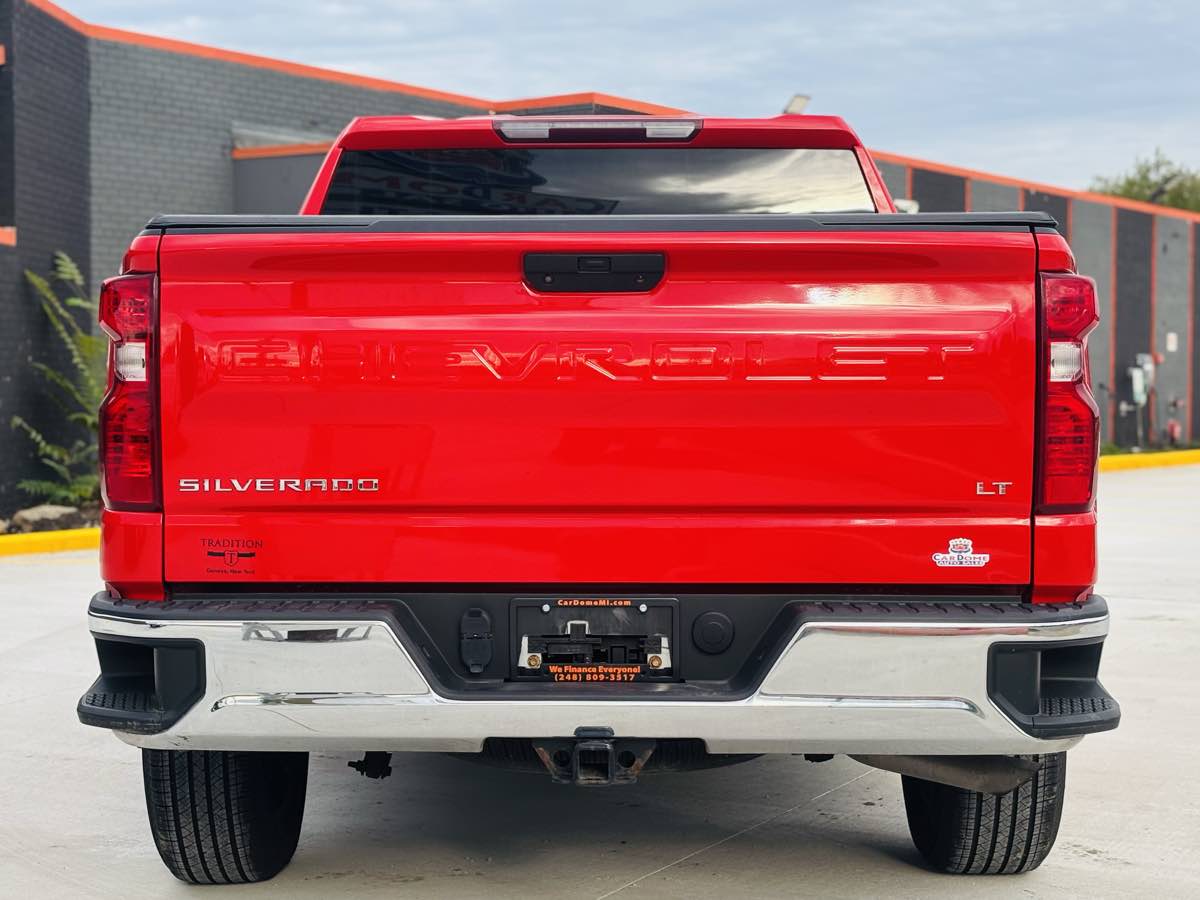 Photo 12 of this Chevrolet Silverado 1500