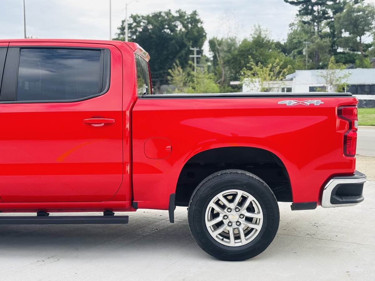 Photo 15 of this Chevrolet Silverado 1500
