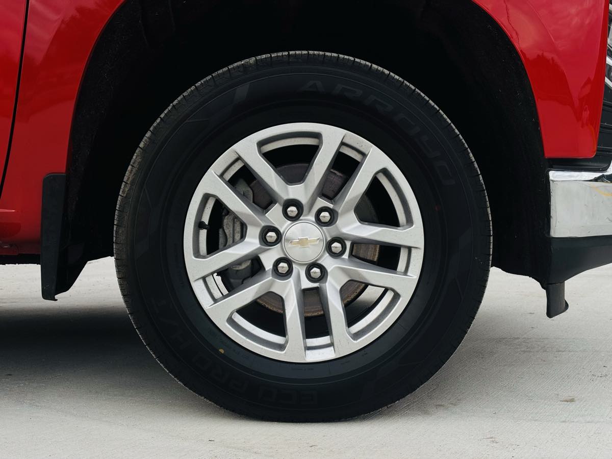 Photo 25 of this Chevrolet Silverado 1500