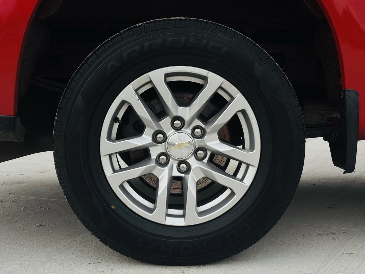 Photo 26 of this Chevrolet Silverado 1500