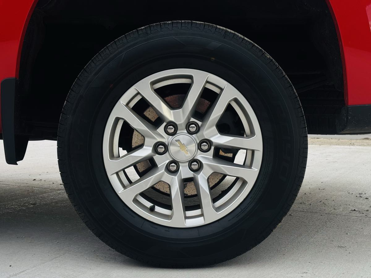 Photo 27 of this Chevrolet Silverado 1500